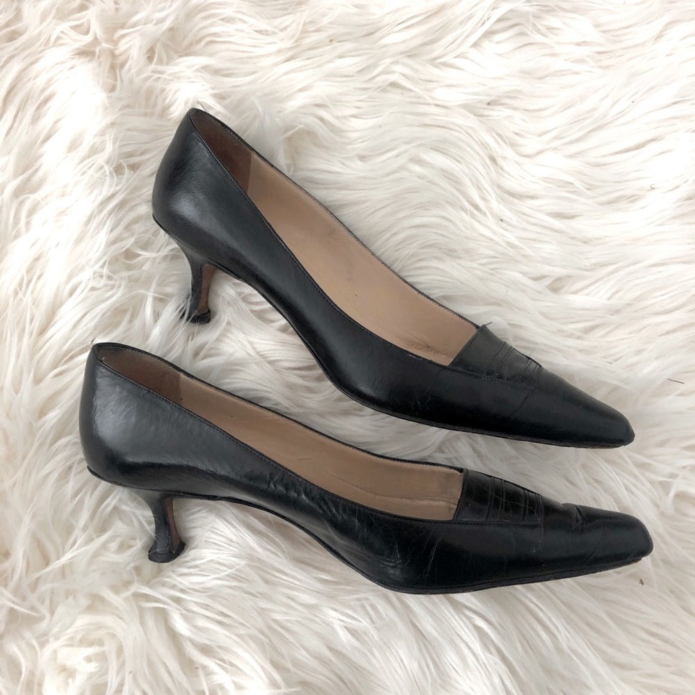 Vintage Manolo Blahnik Black Leather Kitten Heel Pumps – Size 37 (7)